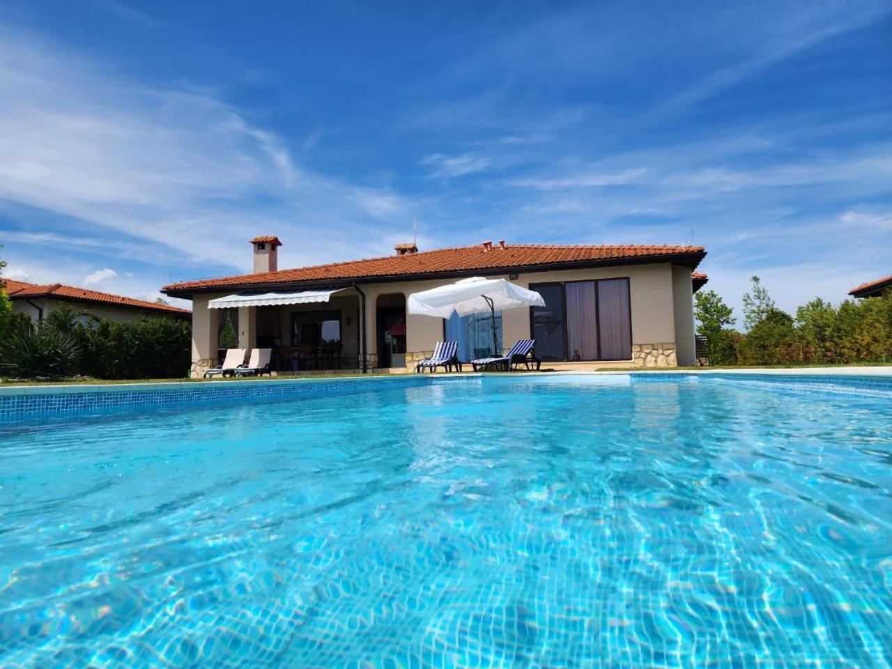 Private Villa 102 With Heated Pool In Blacksearama 巴尔奇克 外观 照片